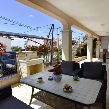 公寓 In Murine Mit Grosser Terrasse By Interhome
