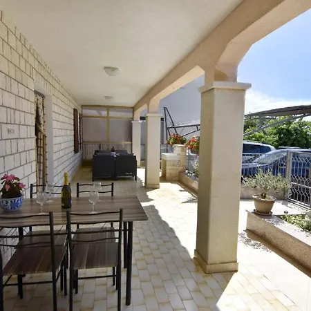 公寓 In Murine Mit Grosser Terrasse By Interhome