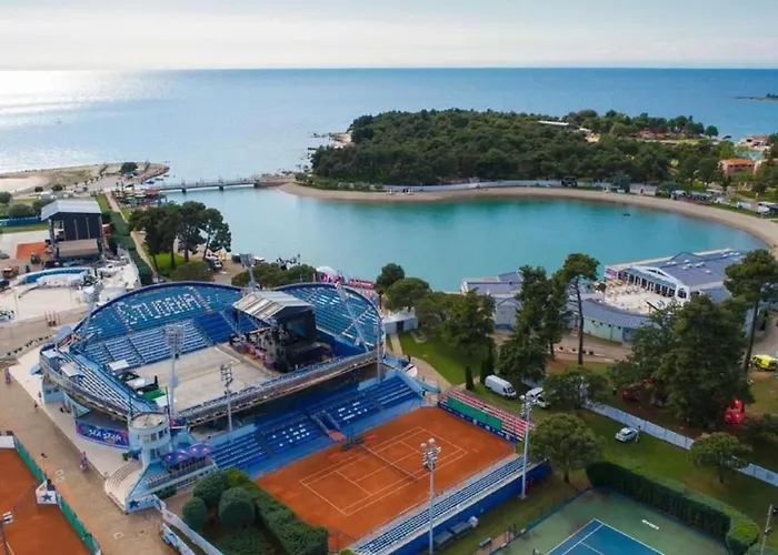 In Mit Grosser Terrasse By Interhome Apartman