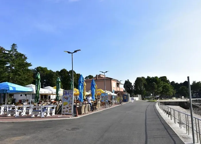 Apartman In Mit Grosser Terrasse By Interhome Umag